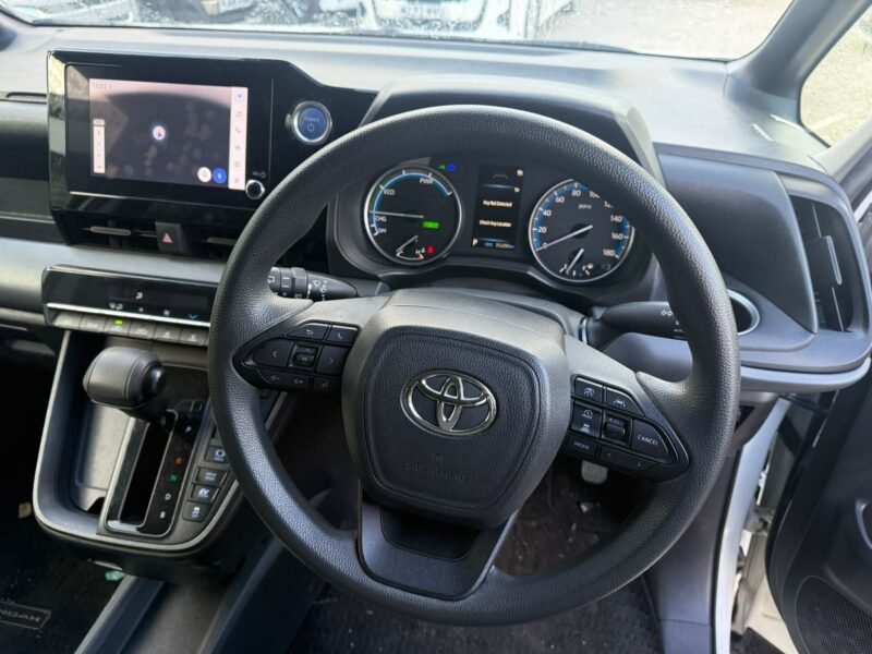 2022 Toyota Noah 1.8 Hybrid – Used Hybrid MPV in Manchester UK