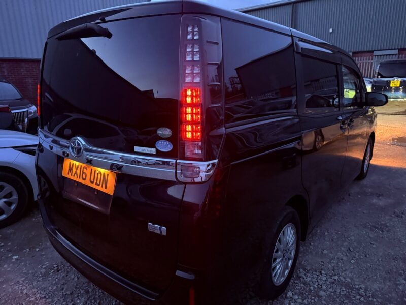 2016 Toyota Voxy 1.8 Hybrid for Sale in Manchester, UK – ULEZ Free, Euro 6