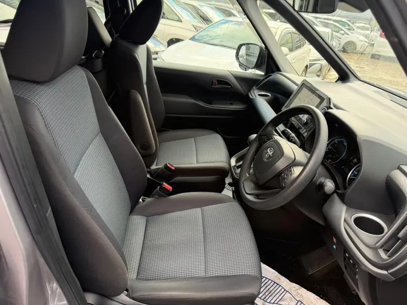 2022 Toyota Noah 1.8 Hybrid 7 Seater Automatic for Sale in Manchester, UK