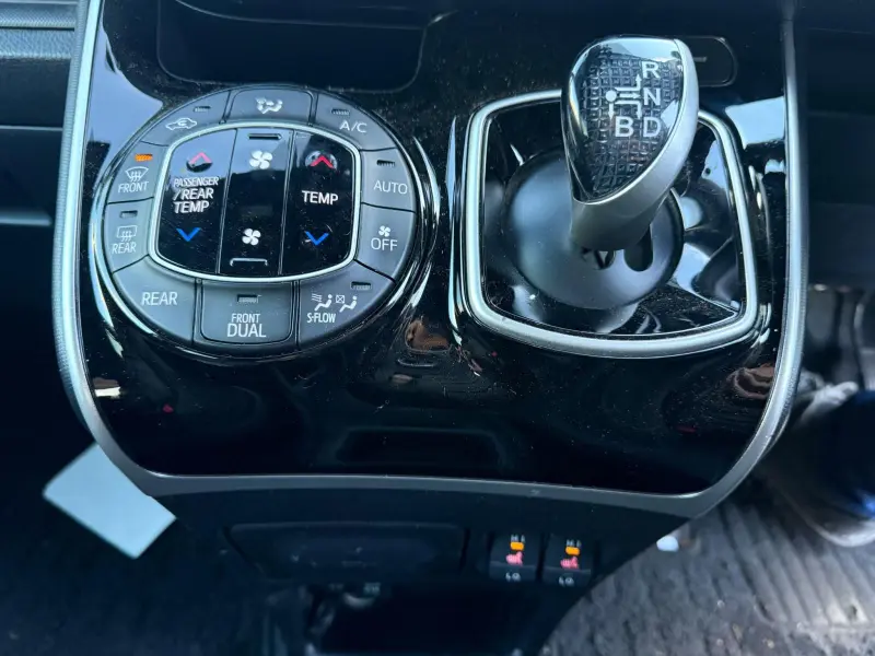 2020 Toyota Voxy Hybrid 7 Seater Automatic for Sale in Manchester, UK