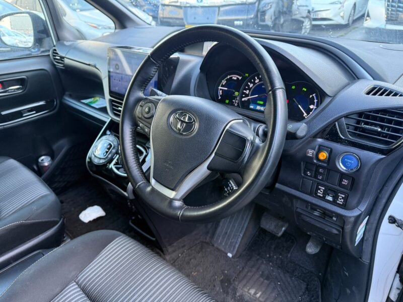 2020 Toyota Voxy 1.8 Hybrid Automatic 7 Seater – Manchester UK