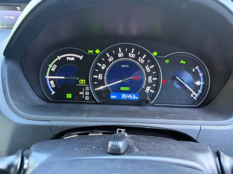 2020 Toyota Voxy 1.8 Hybrid Automatic 7 Seater – Manchester UK