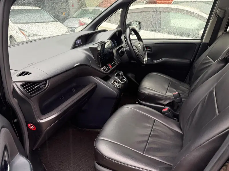2015 Toyota Noah 1.8 Hybrid Automatic – Leather Seats in Manchester UK
