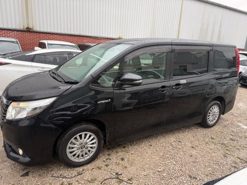 2015 Toyota Noah 1.8 Hybrid Automatic for Sale in Manchester, UK – Full Leather Seats