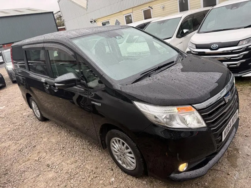 2015 Toyota Noah 1.8 Hybrid Automatic – Leather Seats in Manchester UK