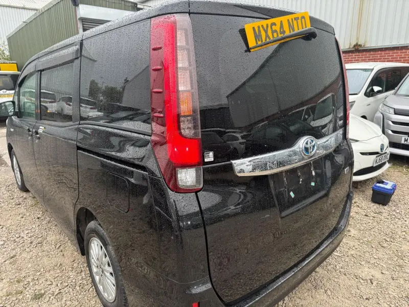 2015 Toyota Noah 1.8 Hybrid Automatic – Leather Seats in Manchester UK