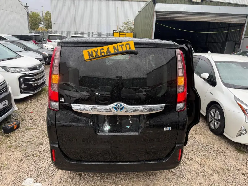 2015 Toyota Noah 1.8 Hybrid Automatic – Leather Seats in Manchester UK