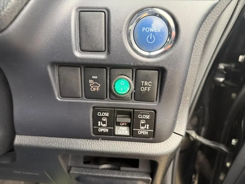 2015 Toyota Noah 1.8 Hybrid Automatic – Leather Seats in Manchester UK