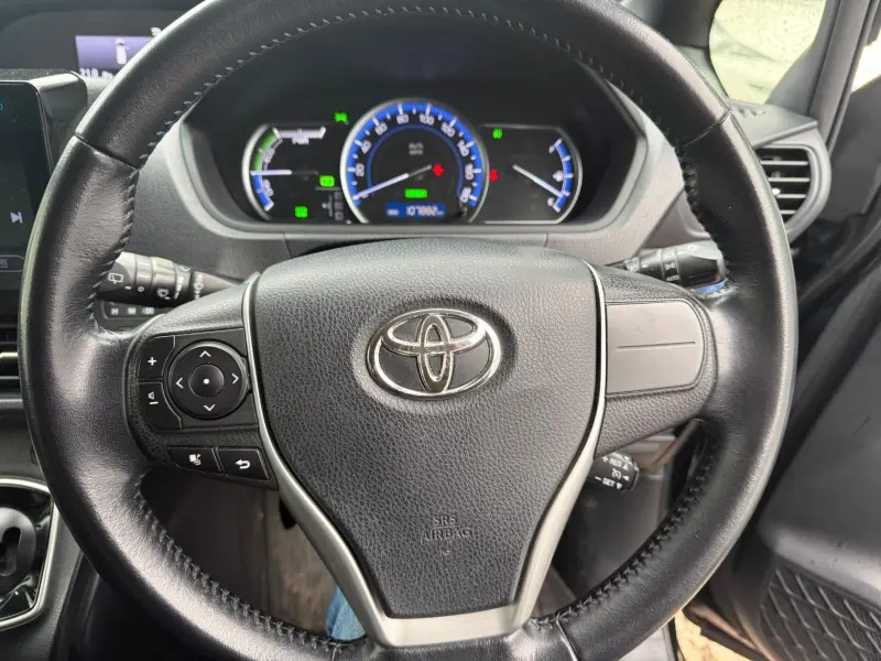 2015 Toyota Noah 1.8 Hybrid Automatic – Leather Seats in Manchester UK
